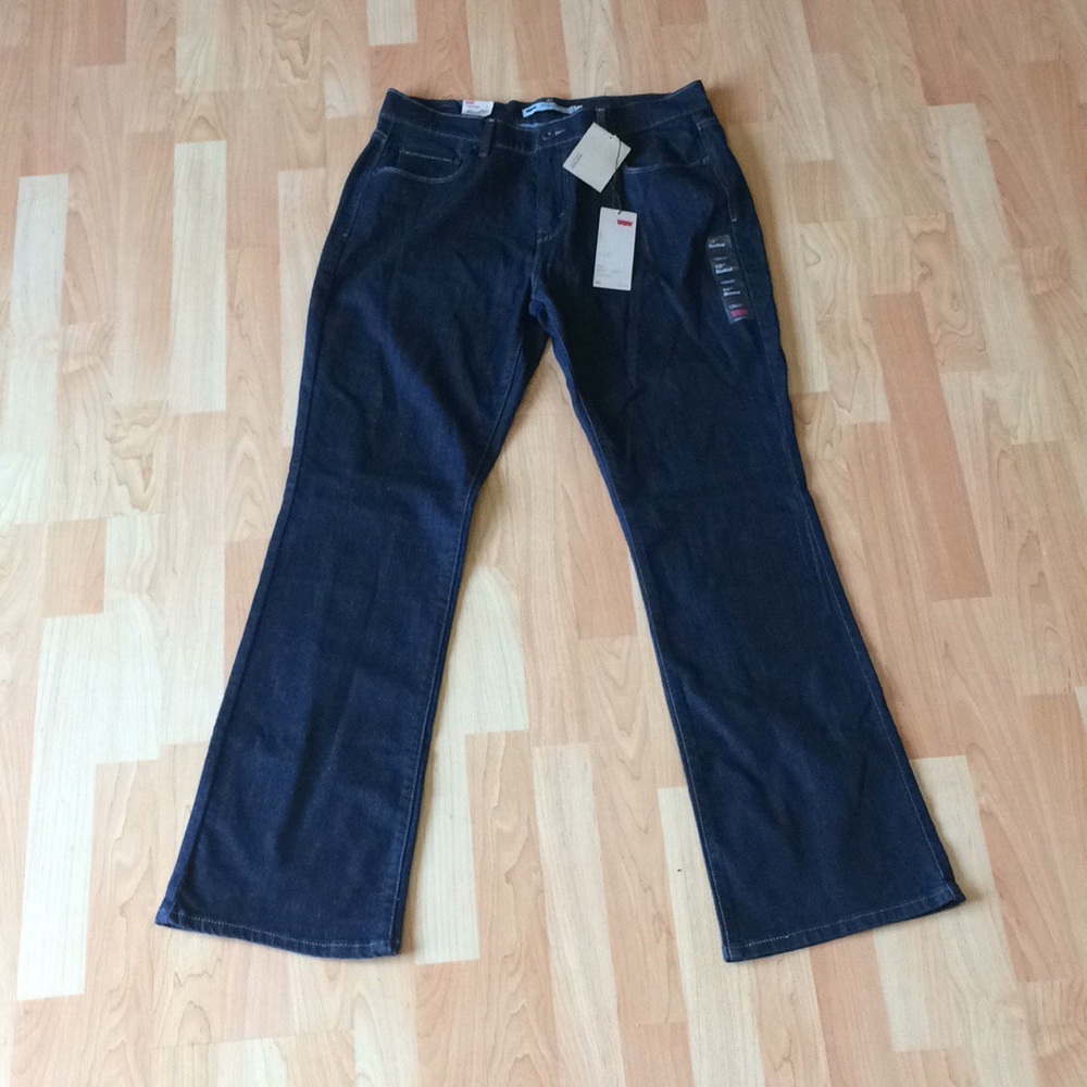 NWT Levi Bootcut 515’s